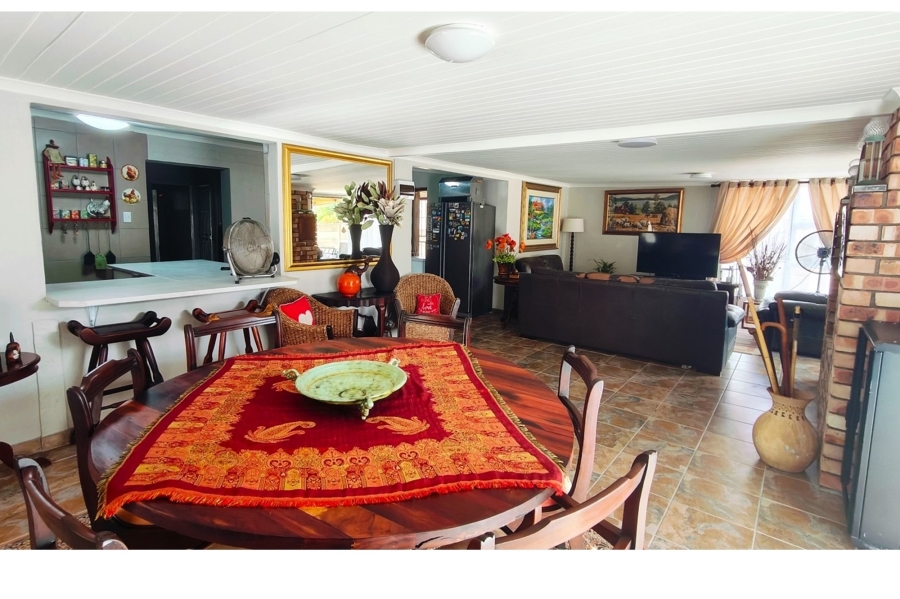 5 Bedroom Property for Sale in Moorreesburg Western Cape